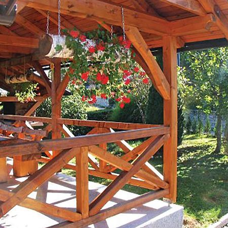 2 Bedroom Cozy Home In Bosiljevo Exterior photo