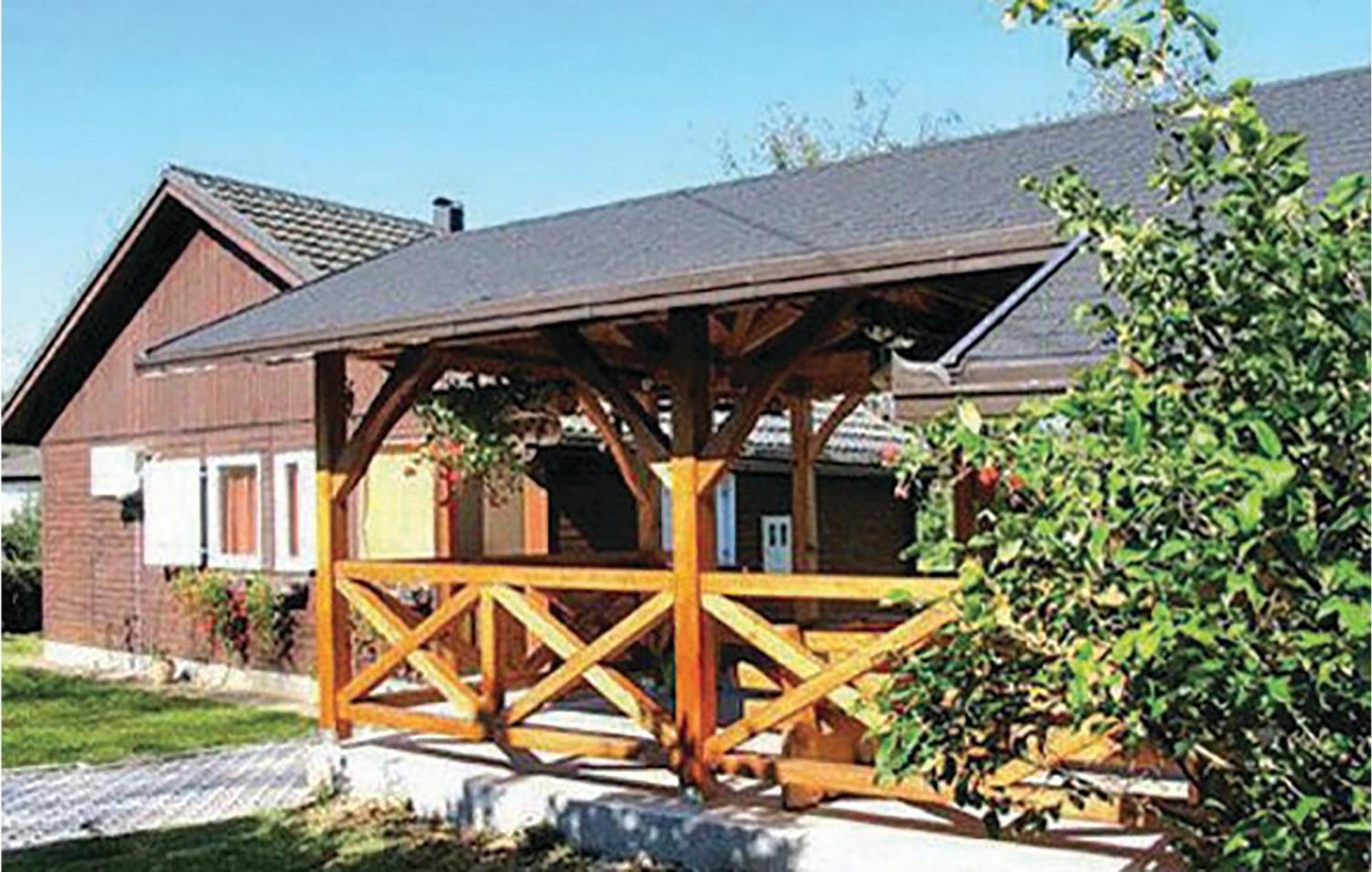 2 Bedroom Cozy Home In Bosiljevo Exterior photo
